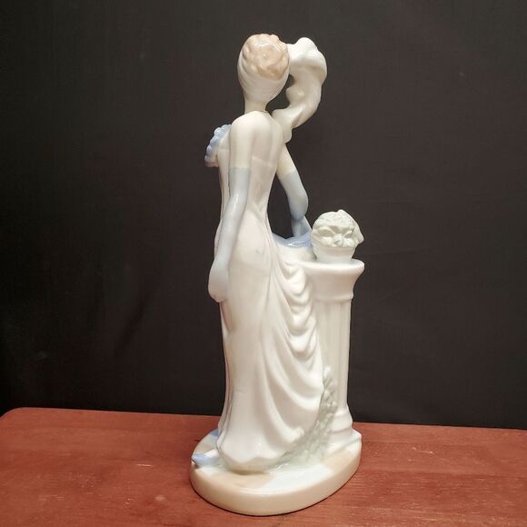 Vintage Blue and White Ceramic Socialite Flapper Figurine - Picture 3 of 10